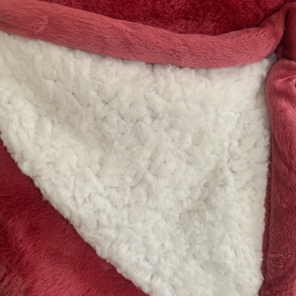 NWT faux rabbit hair throw - Picture 2 of 3